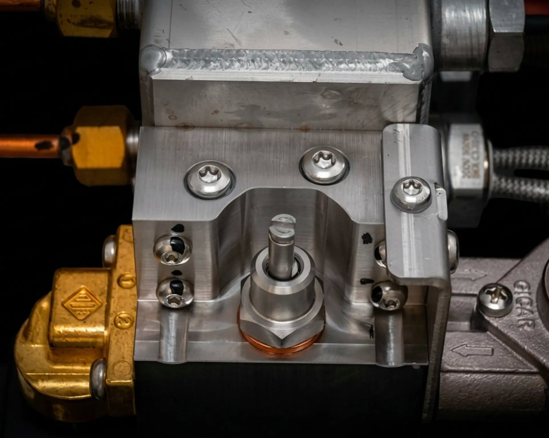 Wendougee DATA S and LITA needle valve inside the machine that controlled the max low rate that can go through the group head, to give you maximum controlle vellutto.eu