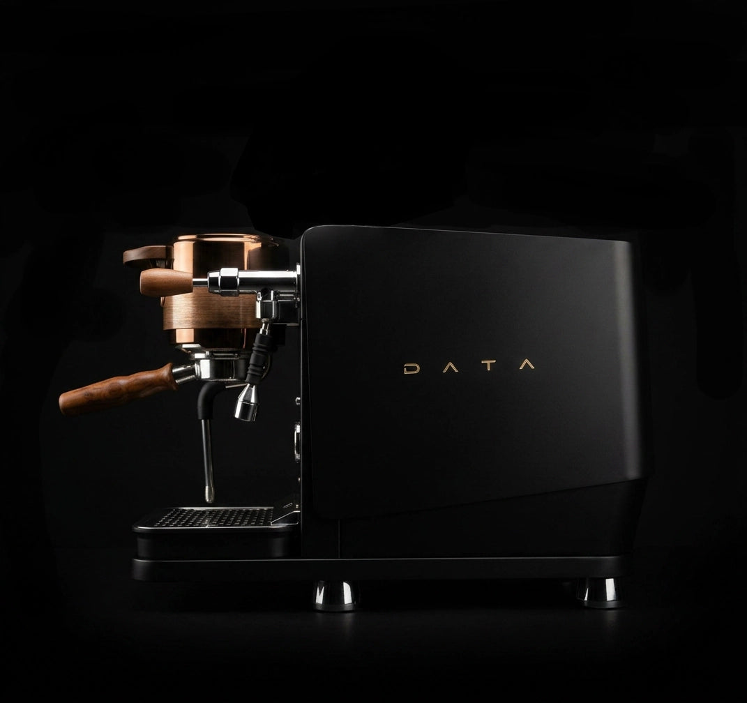 Aside view of the Wendougee DATA S an high end luxurious Espresso machine in black with wooden handle that make it feel Luxurious and expensive and grabs all the attention coming from black background. | vellutto.eu